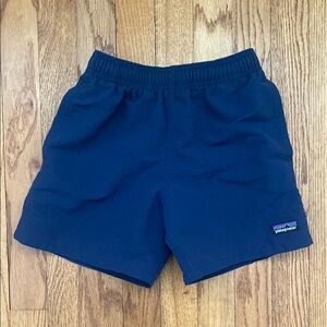 Boys Patagonia Baggies: 5 inch: color-navy: EUC